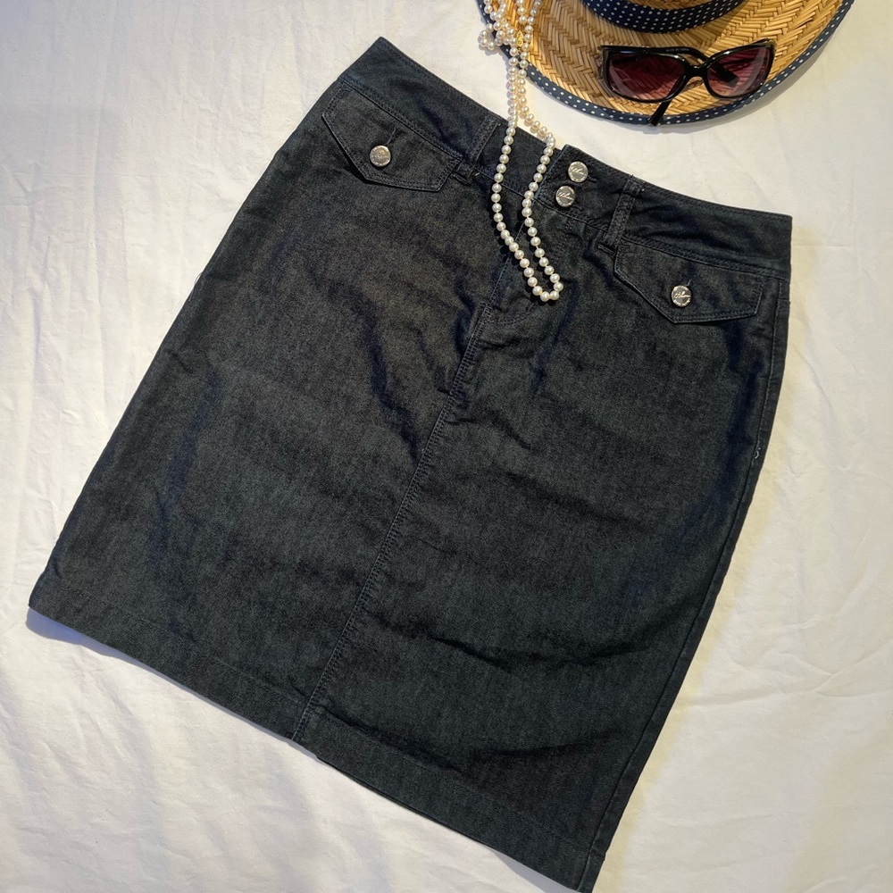 White House Black Market Blanc Dark Wash “Denim” Pencil Skirt Sz 2